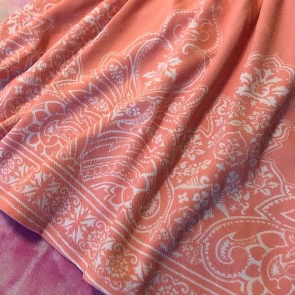 💋 Pink and White Halter Mini Dress with lots of flow 💋 - Picture 3 of 5